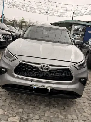 Toyota Highlander XLE 2022 Gray