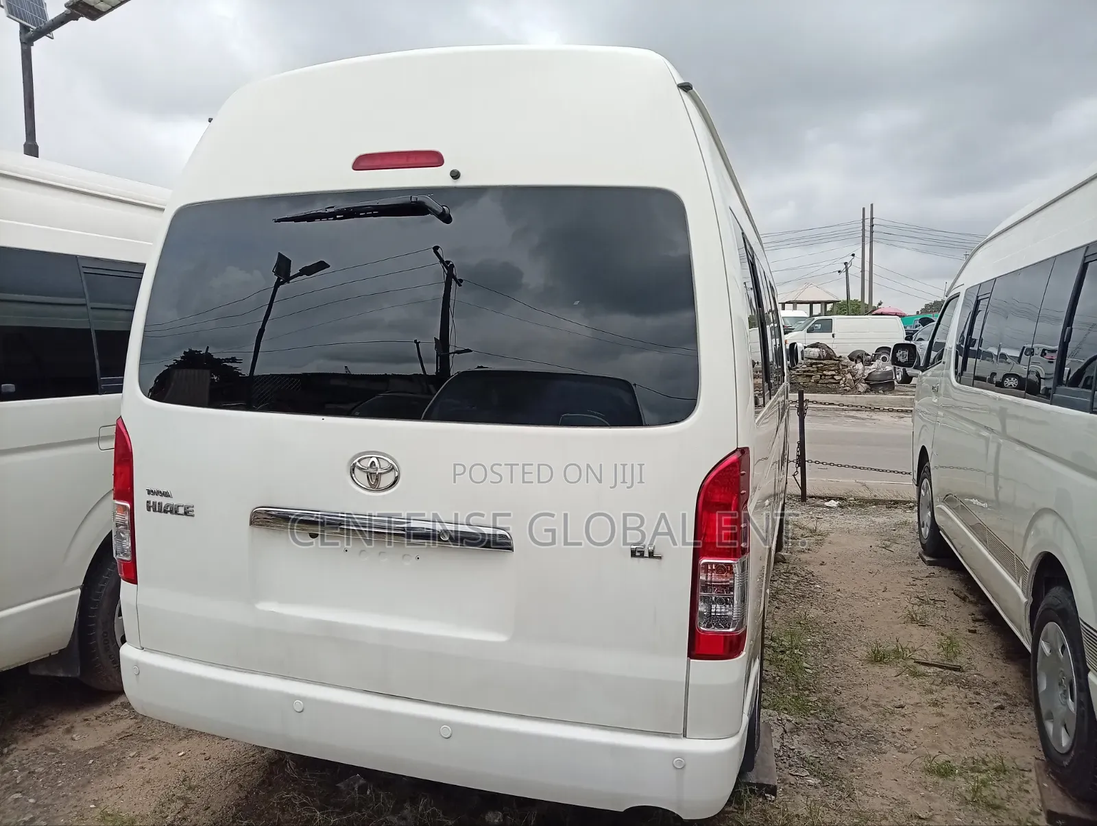 Toyota HiAce 2013 White