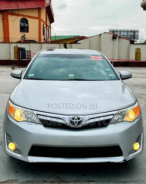 Toyota Camry XLE 4dr Sedan (2.5L 4cyl 6A) 2013 Silver