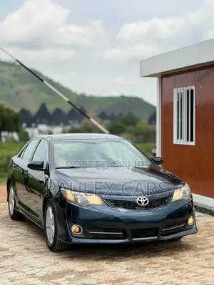 Toyota Camry SE 4dr Sedan (2.5L 4cyl 6A) 2013 Blue