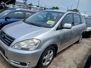 Toyota Avensis Verso 2005 Silver