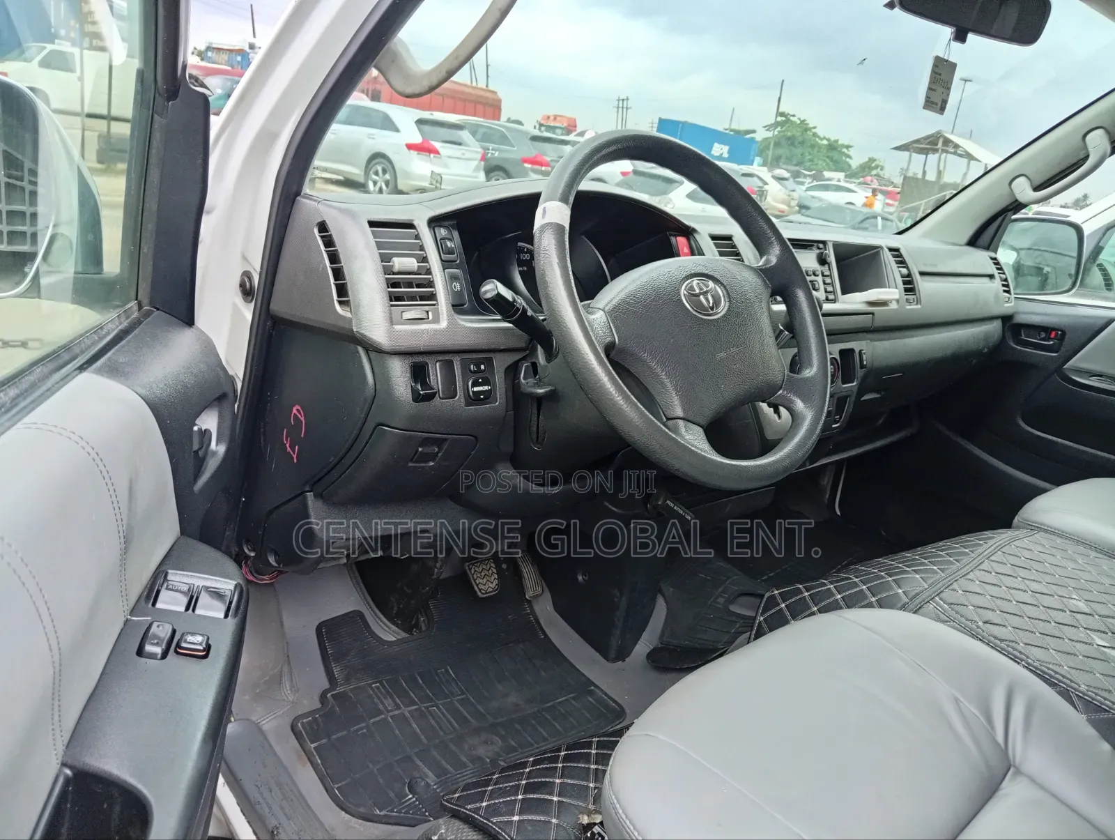 Toyota HiAce 2012 White