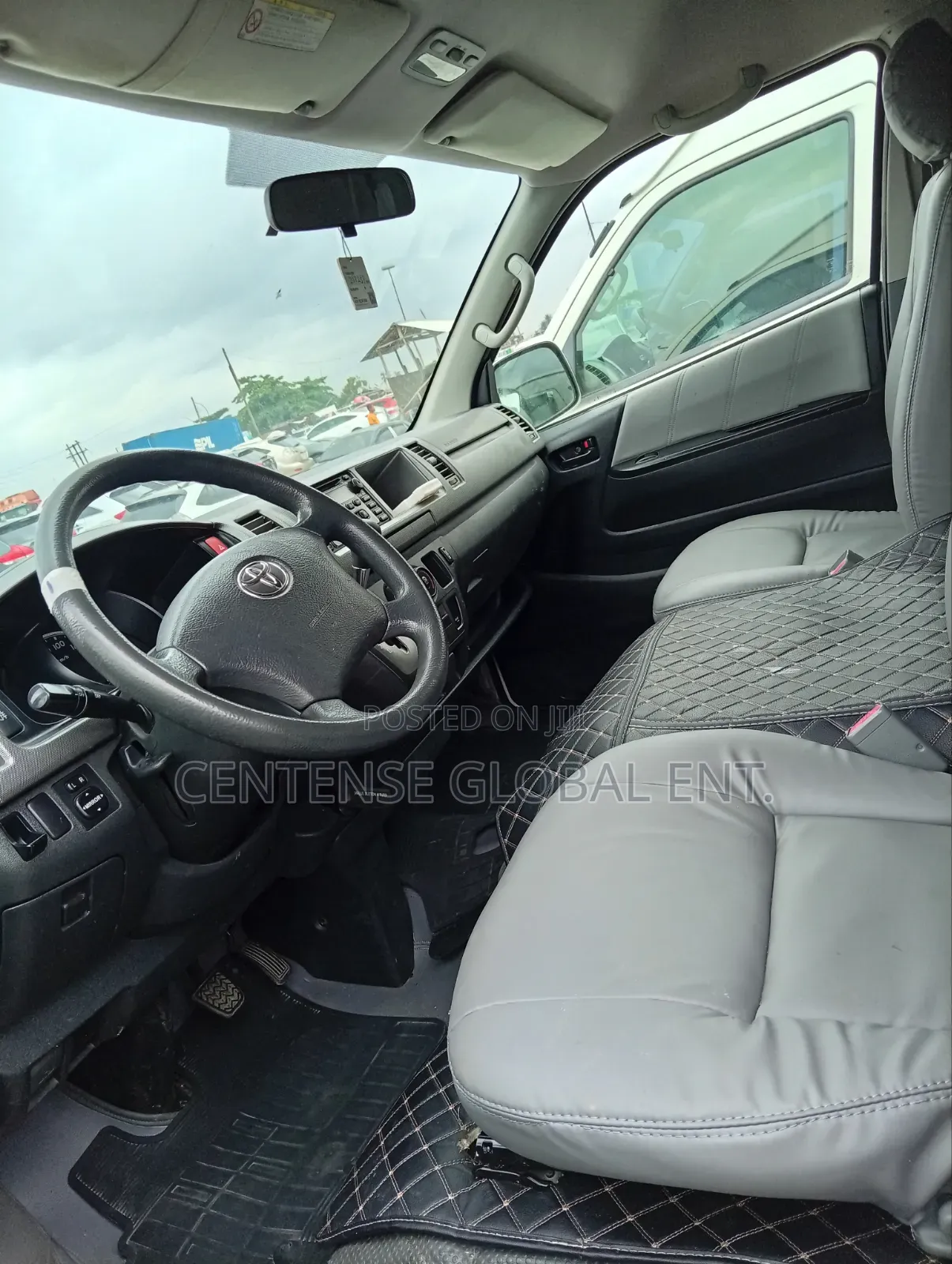 Toyota HiAce 2012 White