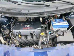 Toyota Yaris Base Hatchback 5dr 2010 Blue