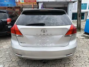 Toyota Venza 2010 Silver