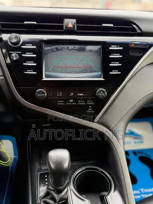Toyota Camry LE FWD (2.5L 4cyl 8AM) 2018 Blue