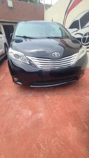Toyota Sienna 2016 Black