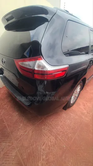 Toyota Sienna 2016 Black