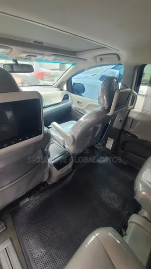 Toyota Sienna 2016 Black