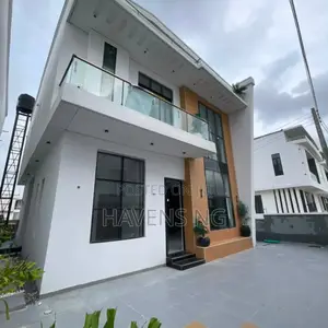 5bdrm Duplex in Lekki Phase 2 for sale