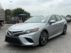 Toyota Camry LE FWD (2.5L 4cyl 8AM) 2018 Blue