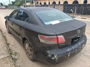 Toyota Avensis 2010 Gray