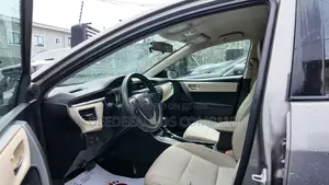Toyota Corolla LE Eco 4dr Sedan (1.8L 4cyl CVT) 2016 Gold
