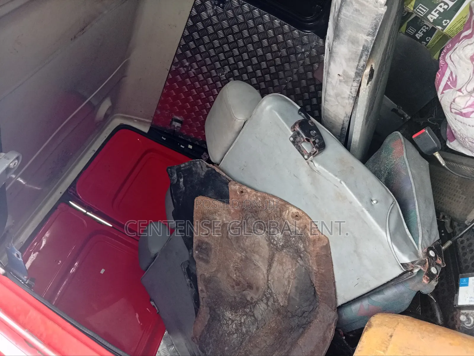 Ford Transit 2000 Red
