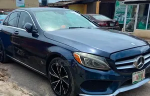 Mercedes-Benz C300 2015 Blue