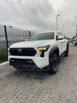 Toyota Tacoma 2024 White