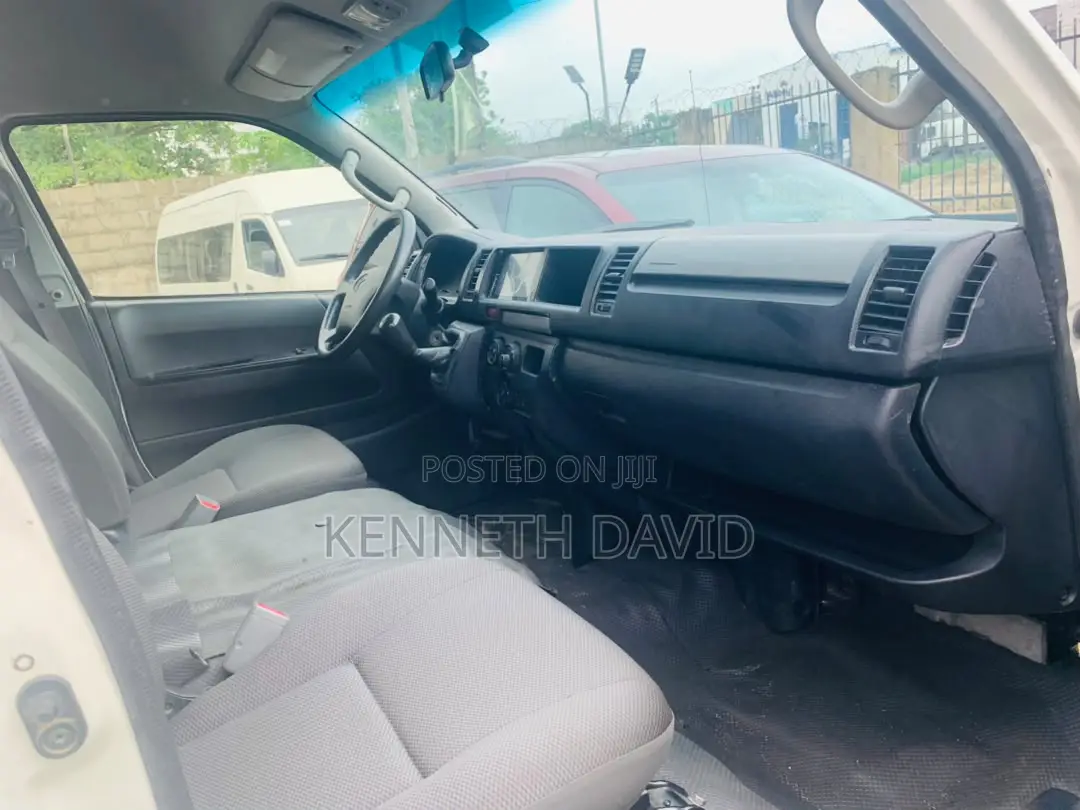Toyota HiAce 2018 White