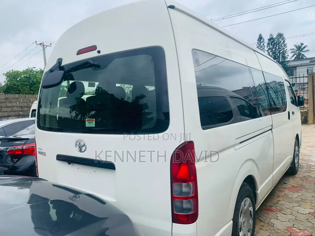 Toyota HiAce 2018 White
