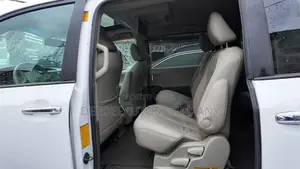 Toyota Sienna XLE AWD 7-Passenger 2013 White