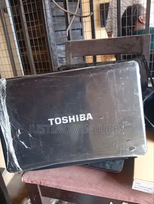 Laptop Toshiba Satellite C665 4GB Intel Core i3 HDD 320GB