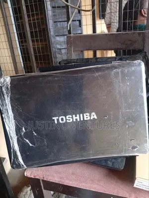 Laptop Toshiba Satellite C665 4GB Intel Core i3 HDD 320GB