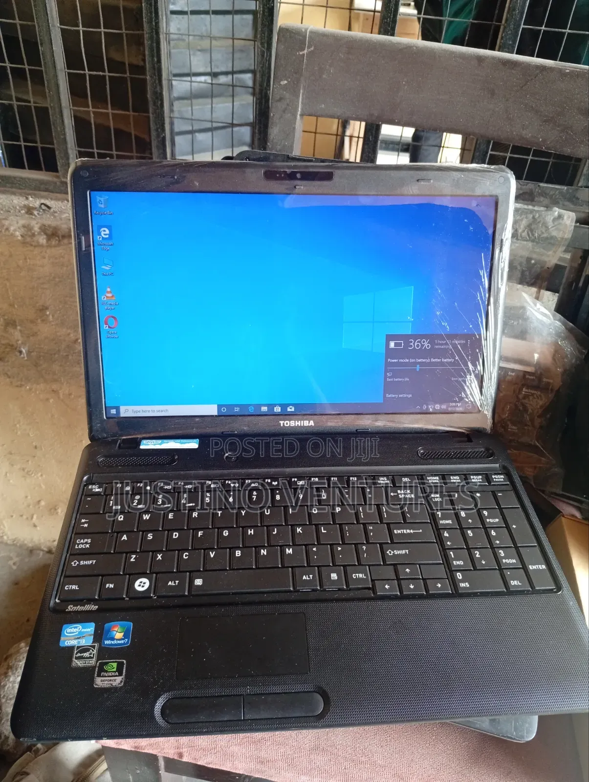 Laptop Toshiba Satellite C665 4GB Intel Core i3 HDD 320GB