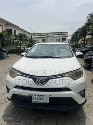 Toyota RAV4 XLE AWD (2.5L 4cyl 6A) 2016 White