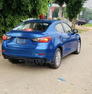 Toyota Yaris 2016 Blue