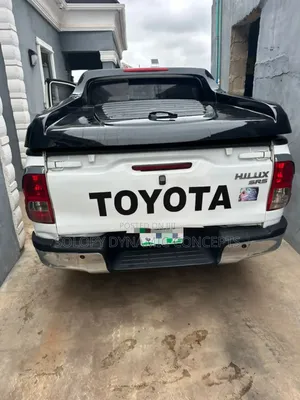 Toyota Hilux SR 4x4 2016 Silver