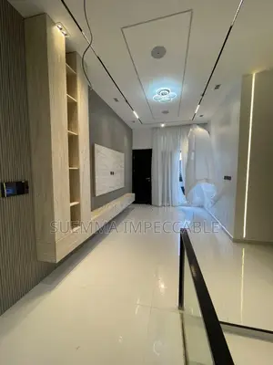 5bdrm Duplex in Chevron for sale