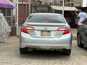 Toyota Camry SE 4dr Sedan (3.5L 6cyl 6A) 2014 Silver
