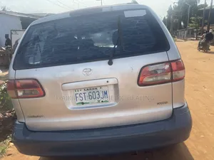 Toyota Sienna 2000 Gray