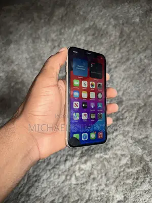 Apple iPhone 11 64 GB White