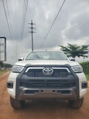 Toyota Hilux 2023 White