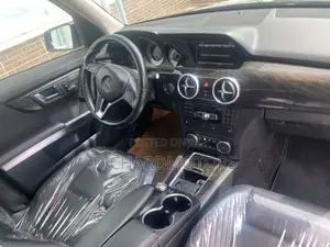 Mercedes-Benz GLK-Class Base GLK 350 4dr AWD 4MATIC (3.5L 6cyl 7A) 2015