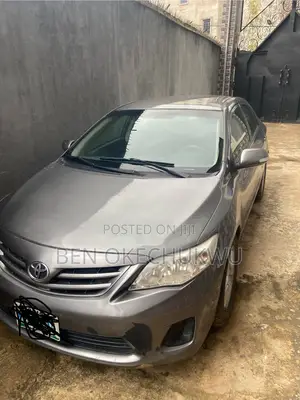 Toyota Corolla Base 4dr Sedan (1.8L 4cyl 5M) 2010 Gray
