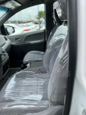 Toyota Sienna LE AWD 2020 White