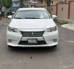 Lexus ES 350 FWD 2013 White