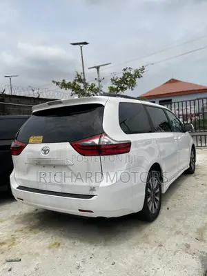 Toyota Sienna LE AWD 2020 White
