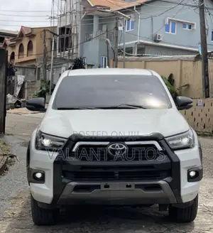Toyota Hilux 2024 White