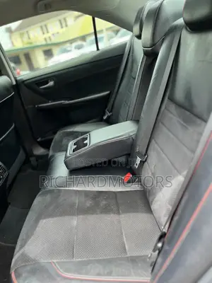 Toyota Camry XSE 4dr Sedan (2.5L 4cyl 6A) 2015 Gold