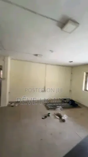 3bdrm Block of Flats in Akoka for rent