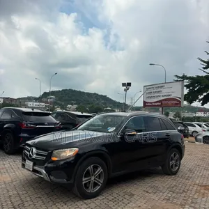 Mercedes-Benz C300 2017 Black