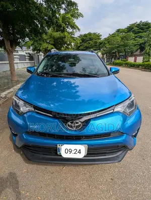 Toyota RAV4 LE AWD (2.5L 4cyl 6A) 2017 Blue