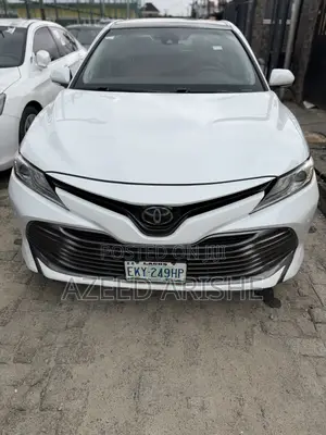 Toyota Camry XLE V6 FWD (3.5L 6cyl 8AM) 2018 White