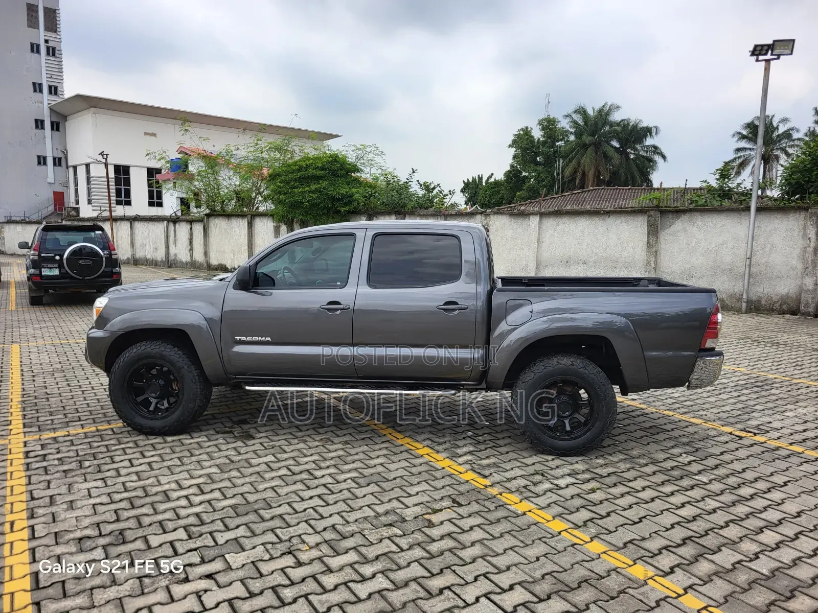 Toyota Tacoma Double Cab V6 Automatic 2010 Gray