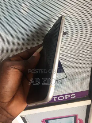 Apple iPhone SE 64 GB Black