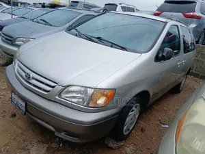 Toyota Sienna LE 2002 Silver