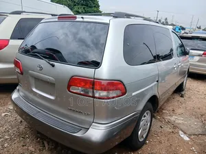 Toyota Sienna LE 2002 Silver