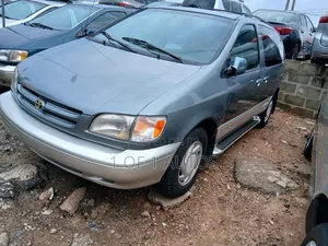 Toyota Sienna XLE & 1 hatch 2000 Blue